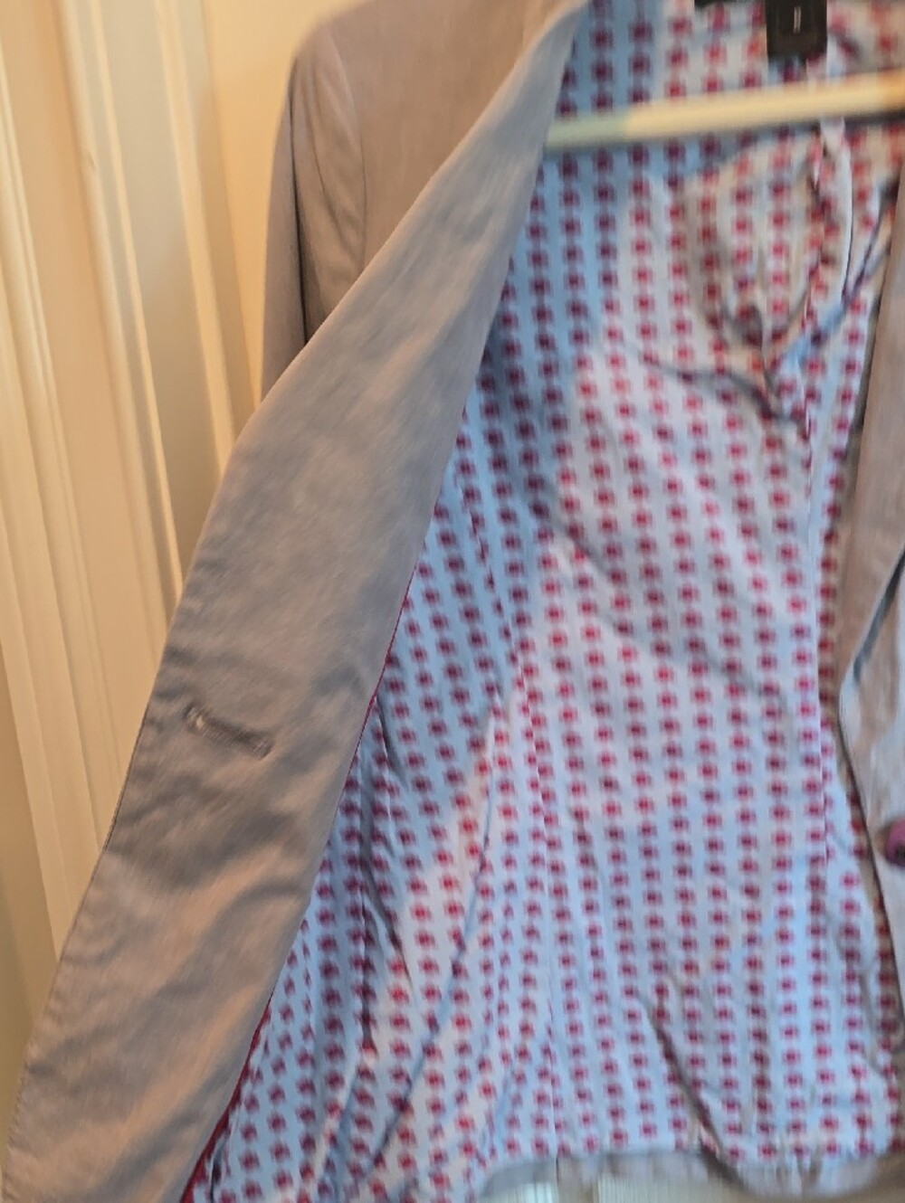 Marc Jacobs Light Gray Single-Button Blazer with Pink Accents - Picture 4 of 5